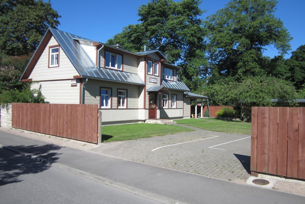 Pärna Guesthouse&Apartments Kuressaare Rum bild